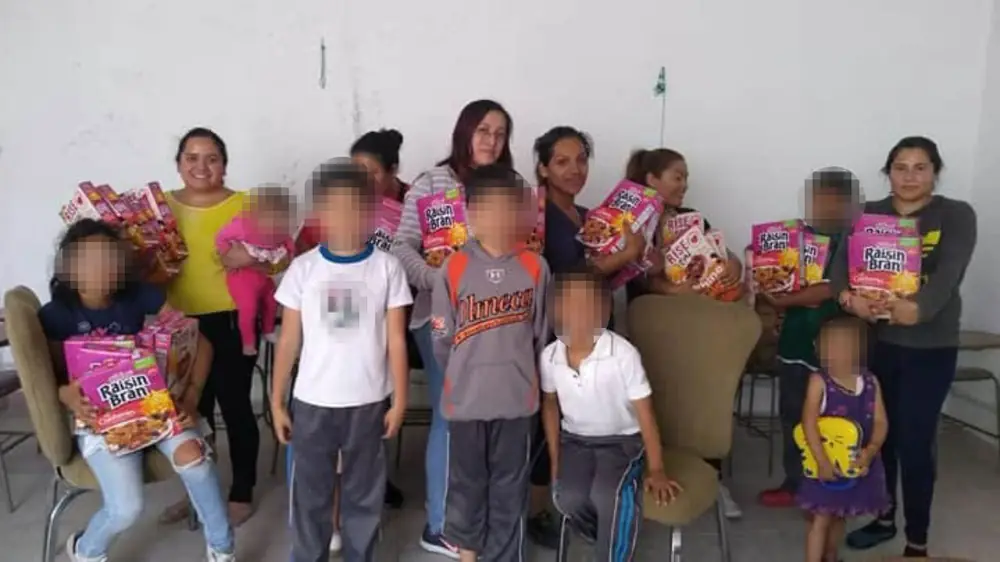 Entrega de despensas a familias